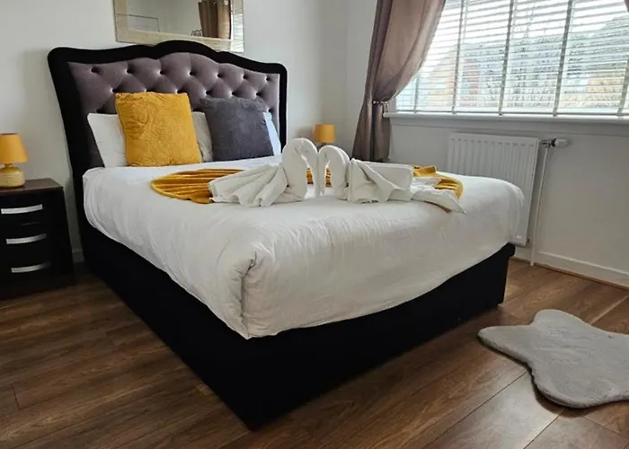Silverburn New House With Free Parking And Nice Garden
