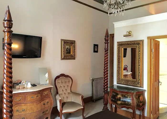 The Alamo Guest House