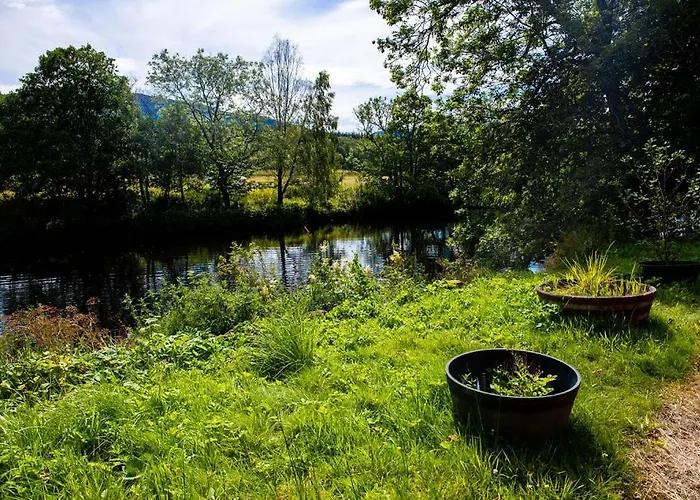 3 Bedroom Luxury Home, Hot Tub, Stunning Views Of Killin, Sitting On The River Dochart