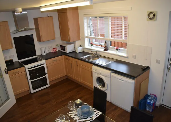 Silverburn New House With Free Parking And Nice Garden